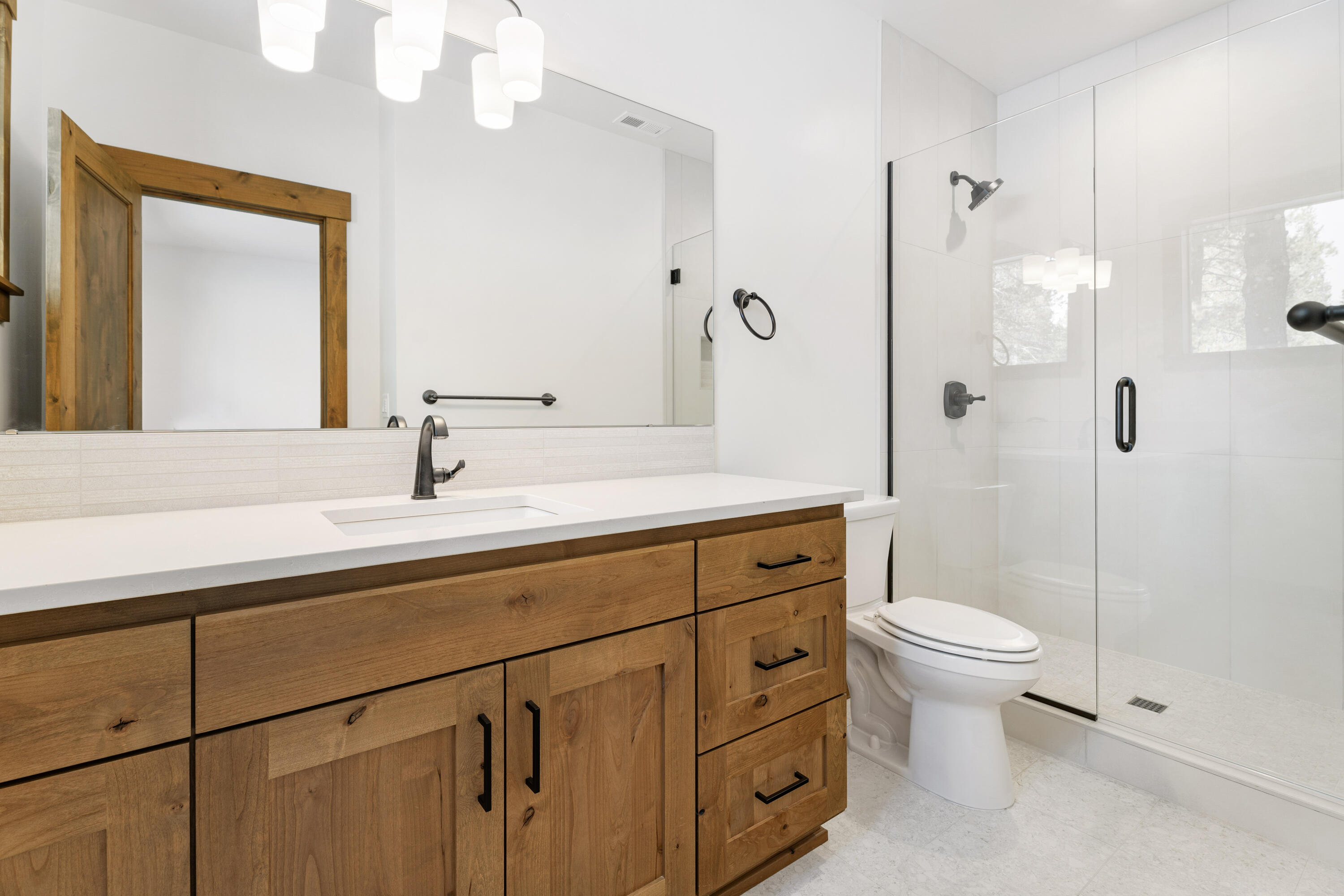 17815 Preservation Loop, Unit 459 Bend, OR 97707 - Photo 28 of 53 En-Suite Bath
