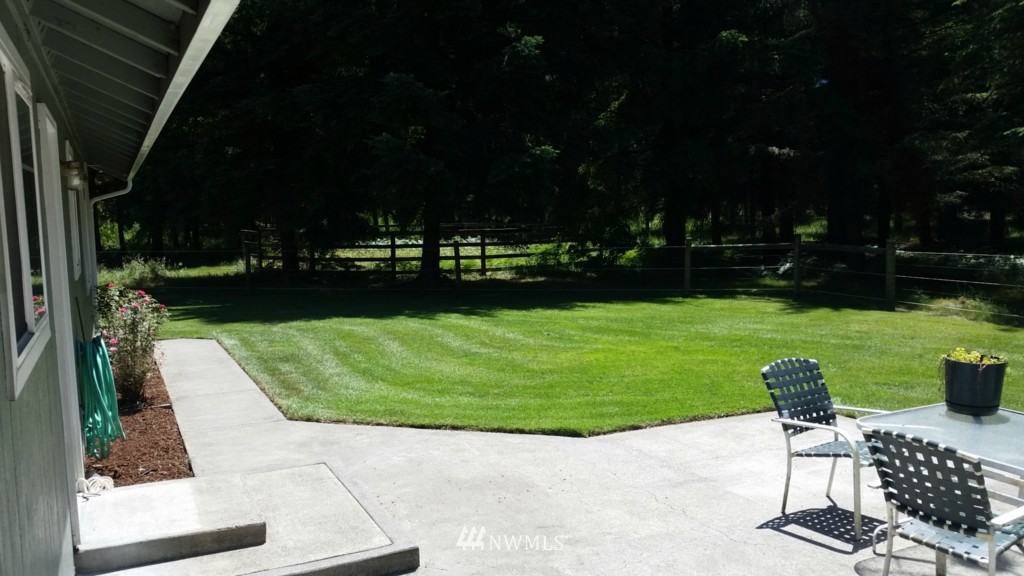 7825 187th Avenue Southwest Rochester, WA 98579 - Photo 6 of 24