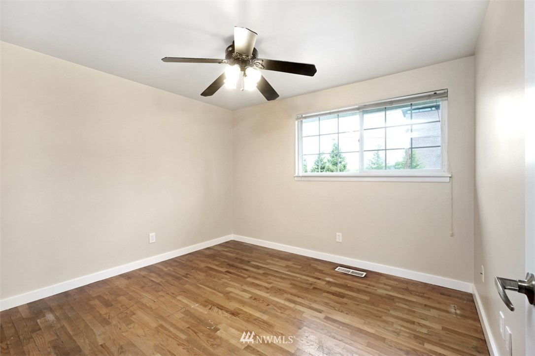 10811 Southeast 180th Place Renton, WA 98055 - Photo 11 of 25 Gallery Image 11