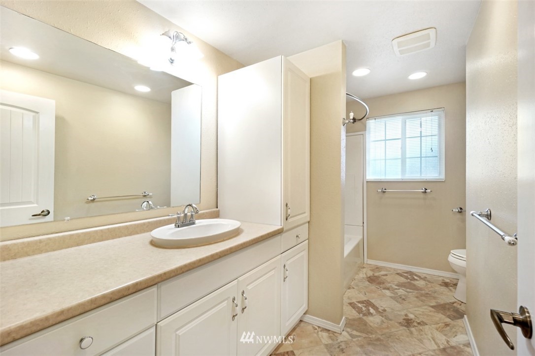 10811 Southeast 180th Place Renton, WA 98055 - Photo 13 of 25 Gallery Image 13