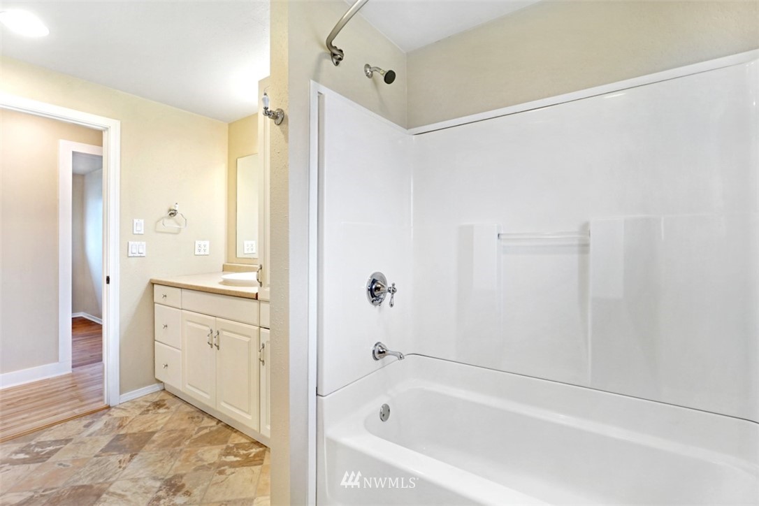 10811 Southeast 180th Place Renton, WA 98055 - Photo 14 of 25 Gallery Image 14
