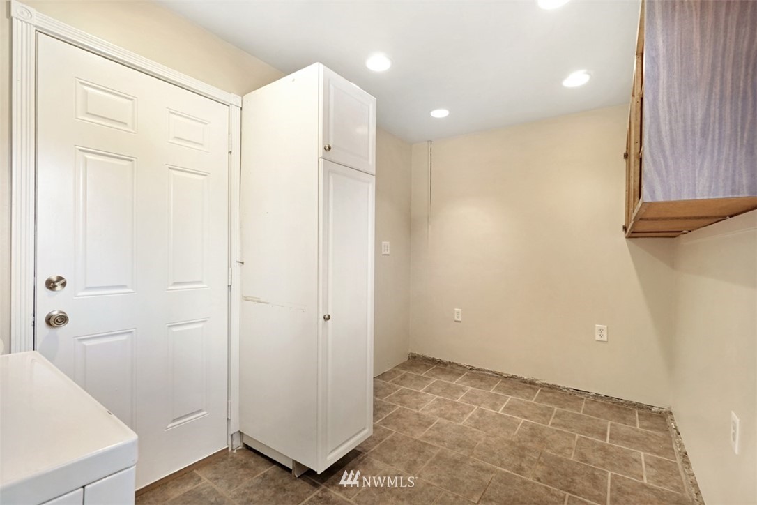 10811 Southeast 180th Place Renton, WA 98055 - Photo 16 of 25 Gallery Image 16