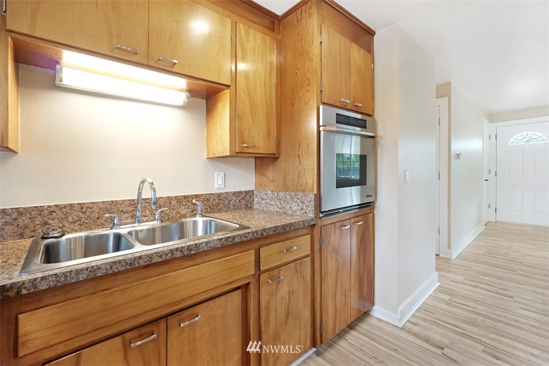 10811 Southeast 180th Place Renton, WA 98055 - Photo 9 of 25 Gallery Image 9
