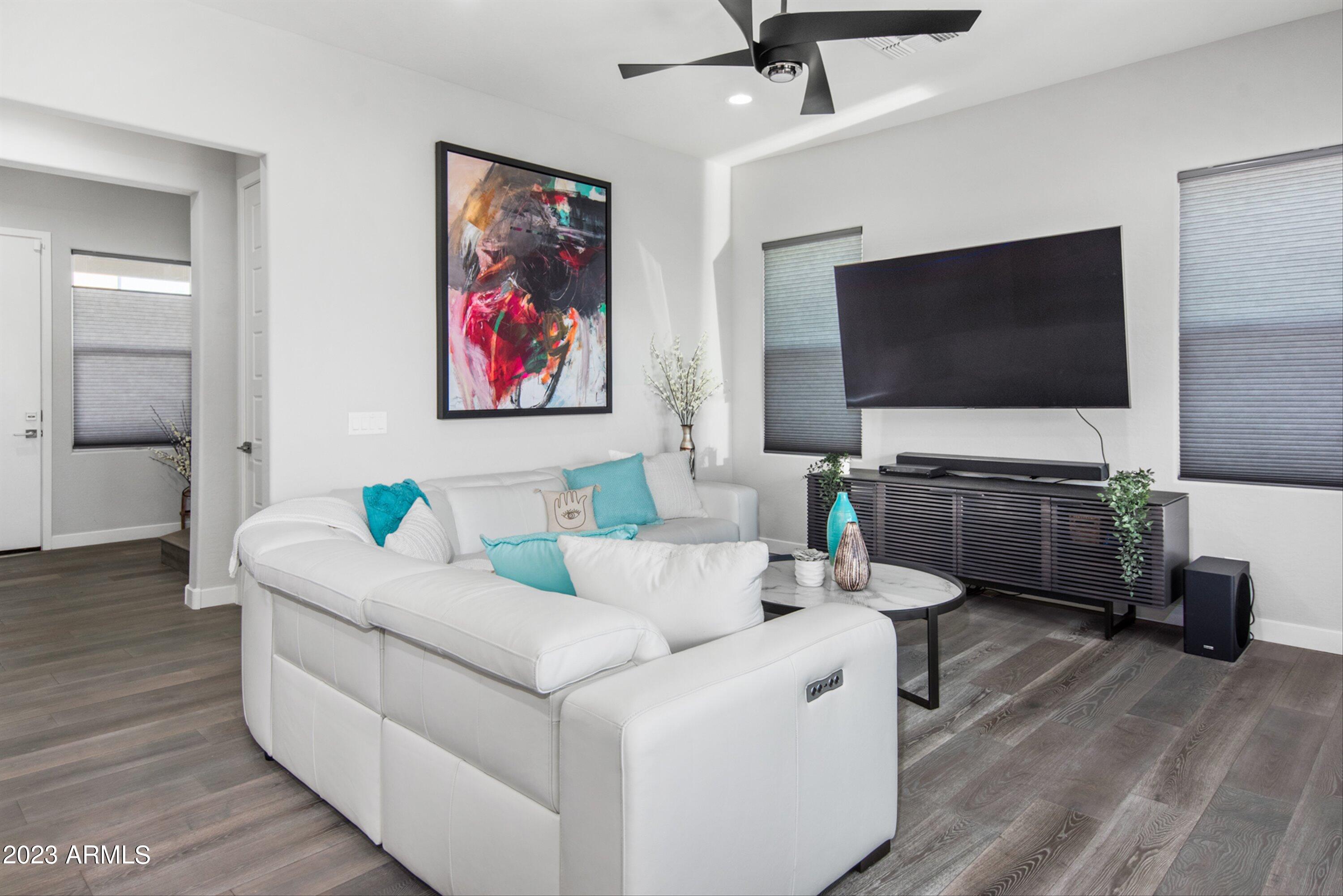 1555 East Ocotillo Road, Unit 8 Phoenix, AZ 85014 - Photo 13 of 54 Living Room
