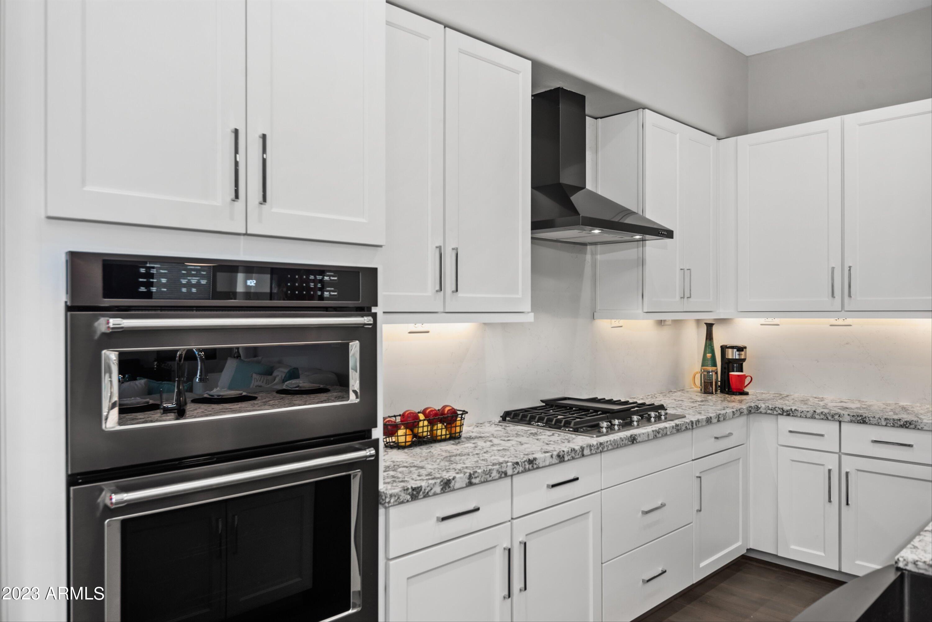 1555 East Ocotillo Road, Unit 8 Phoenix, AZ 85014 - Photo 18 of 54 Kitchen