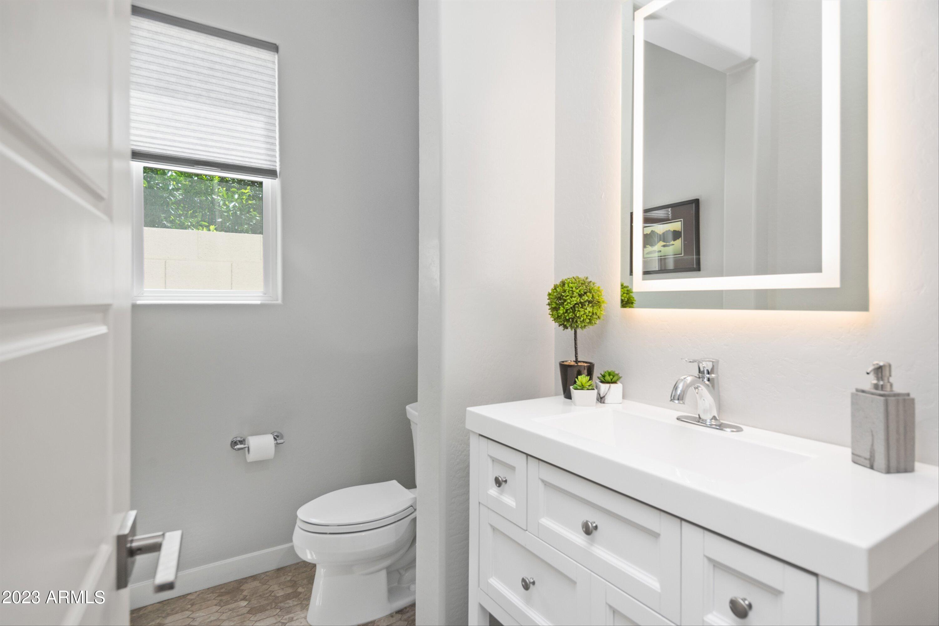 1555 East Ocotillo Road, Unit 8 Phoenix, AZ 85014 - Photo 25 of 54 Powder Room