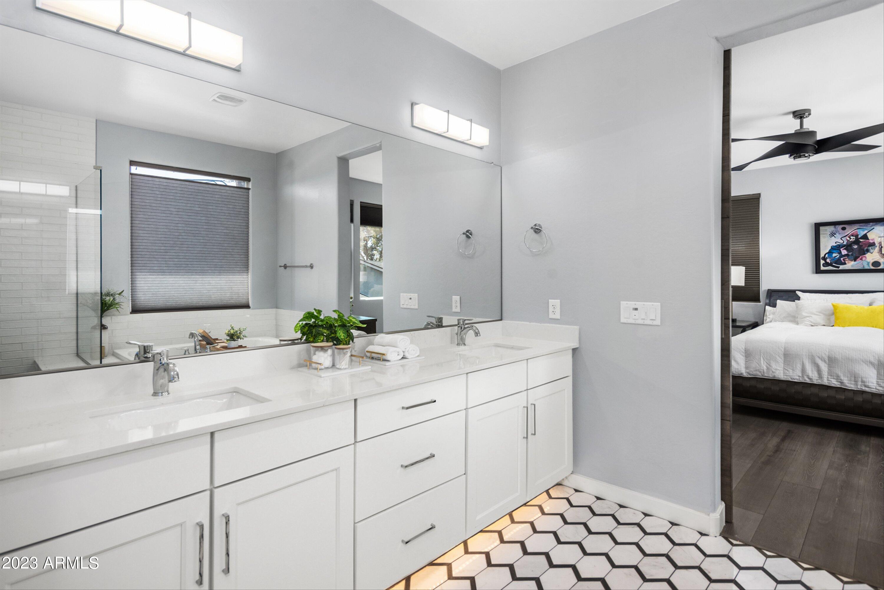 1555 East Ocotillo Road, Unit 8 Phoenix, AZ 85014 - Photo 37 of 54 Primary Bathroom