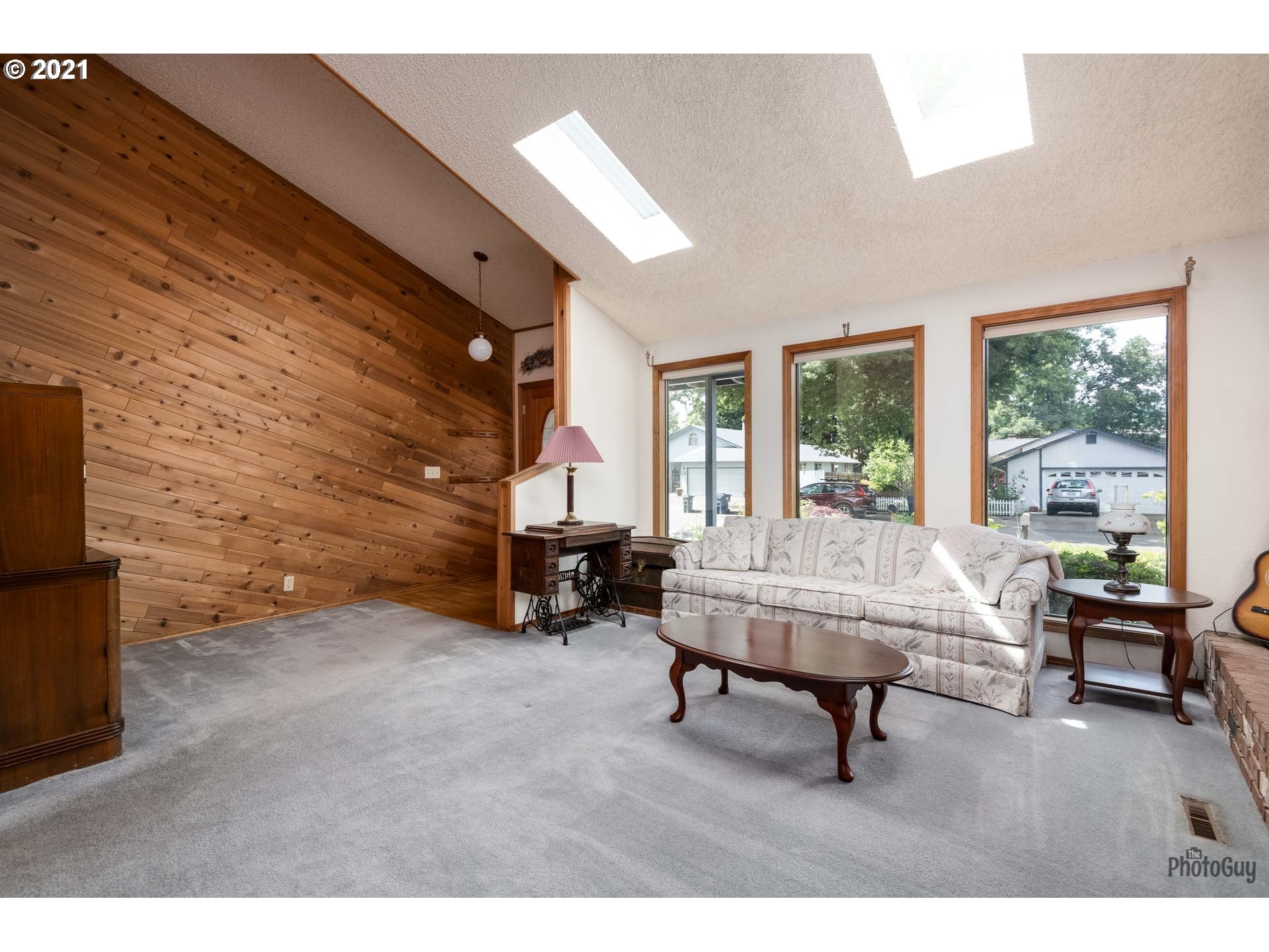 6861 C Street Springfield, OR 97478 - Photo 3 of 32 Gallery Image 3