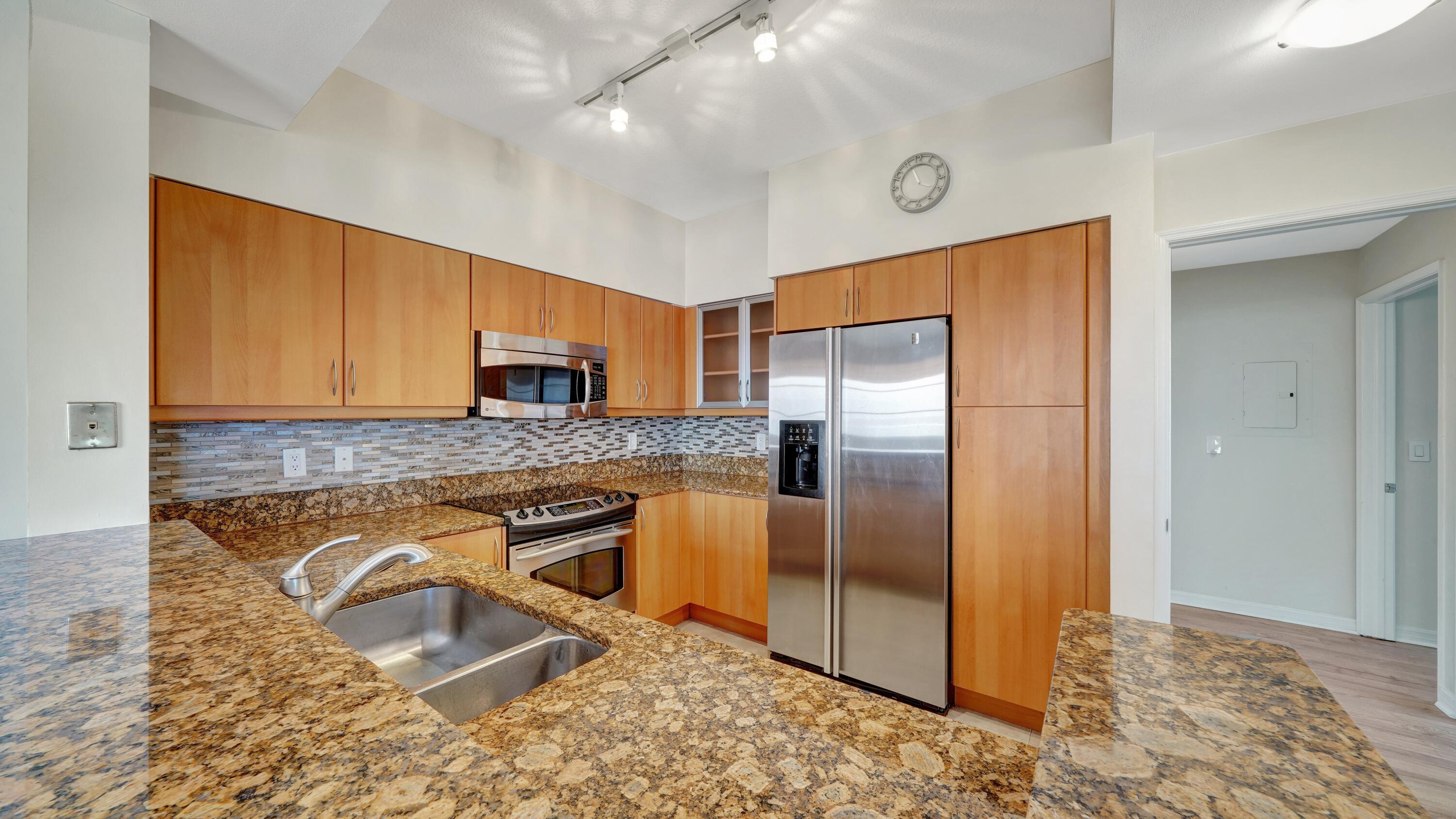233 South Federal Highway, Unit 425 Boca Raton, FL 33432 - Photo 10 of 49 9 Kitchen