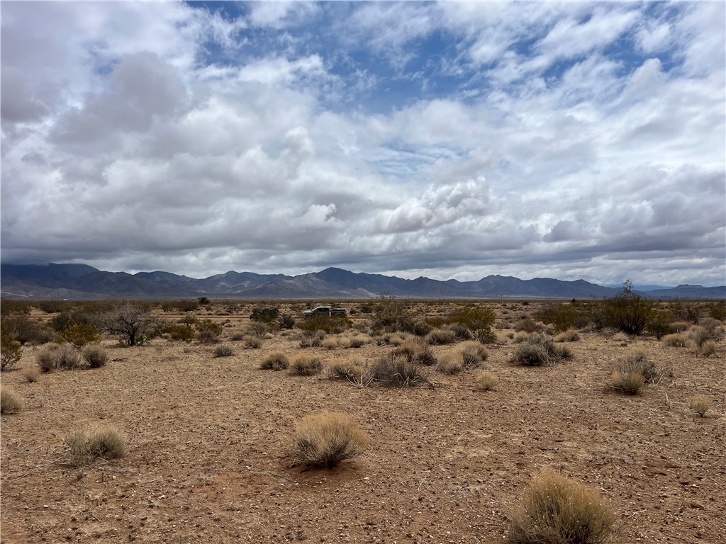 113 Truman Road Golden Valley, AZ 86413 - Photo 23 of 30 a view of a lake