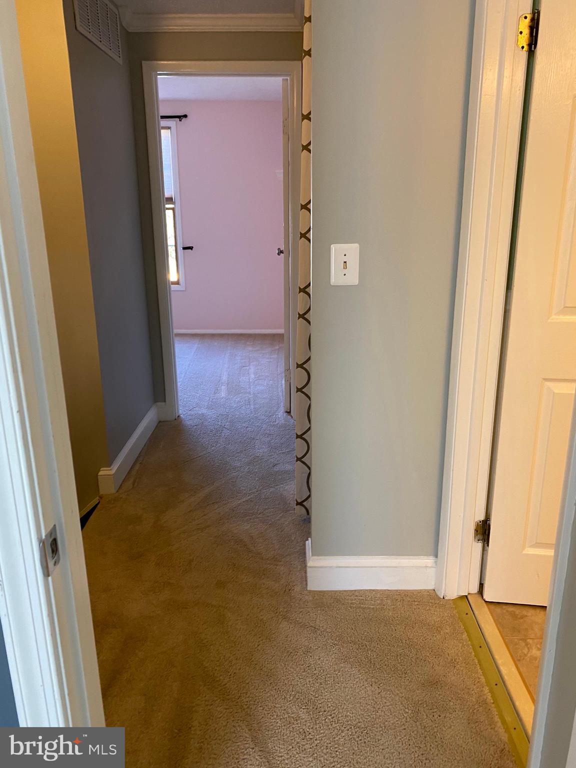 1666 Barnstead Drive Reston, VA 20194 - Photo 28 of 51 Upper level hallway
