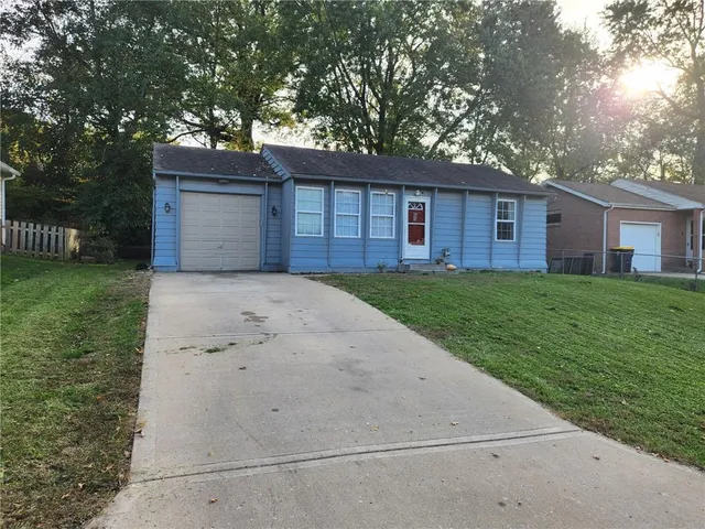 $185,000 | 1001 Northeast 45th Street, Kansas City, MO 64116
