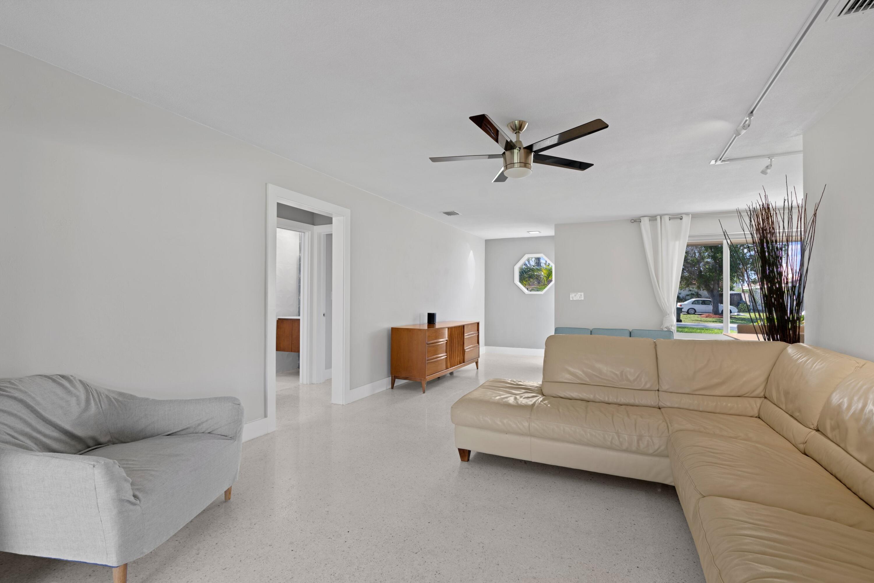 2240 Northeast 2nd Avenue Boca Raton, FL 33431 - Photo 3 of 30 Living Room