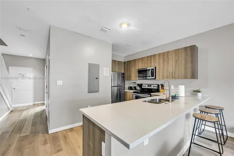 $4,000 | 170 Northwest 158th Street, Unit 2, Miami, FL 33169