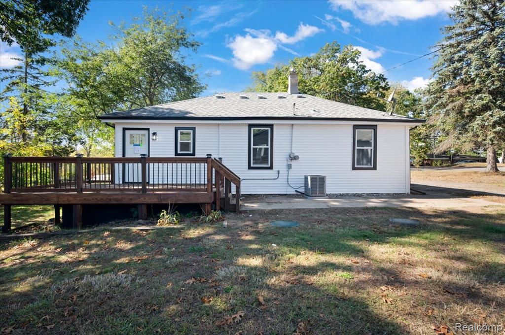 1588 Ladd Road Wolverine Lake, MI 48390 - Photo 25 of 35