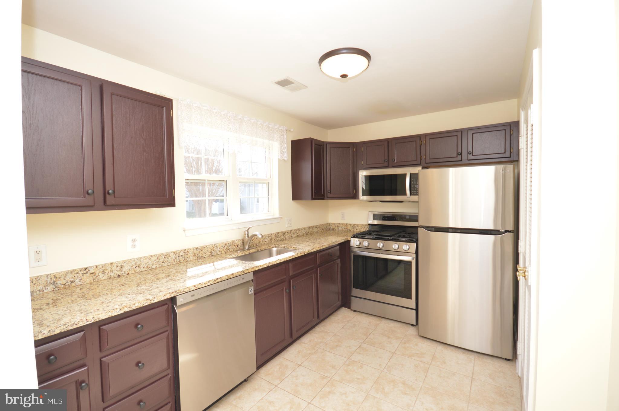 625 Constellation Square Southeast, Unit A Leesburg, VA 20175 - Photo 11 of 38 Kitchen