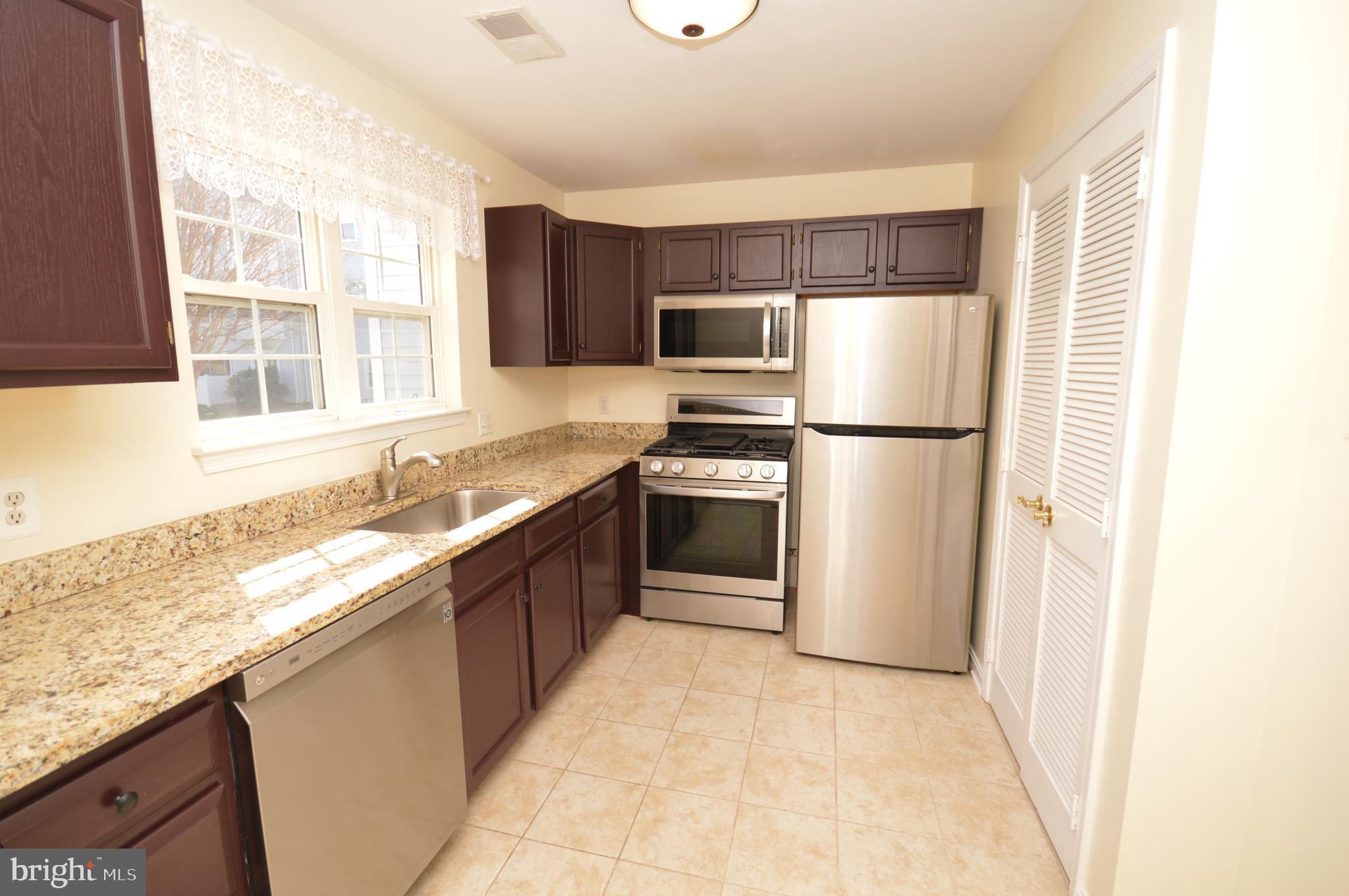 625 Constellation Square Southeast, Unit A Leesburg, VA 20175 - Photo 12 of 38 Kitchen
