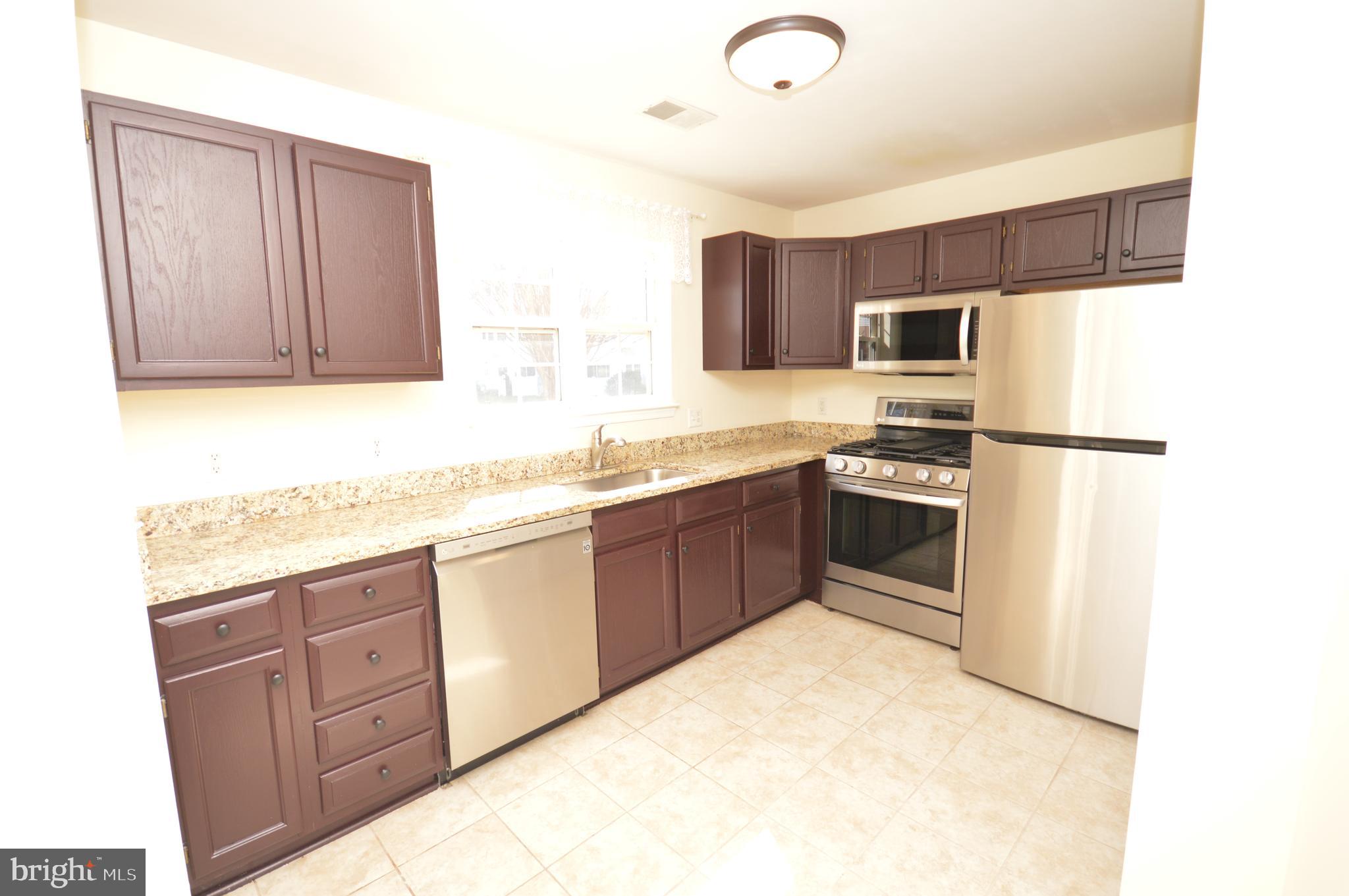 625 Constellation Square Southeast, Unit A Leesburg, VA 20175 - Photo 13 of 38 Kitchen