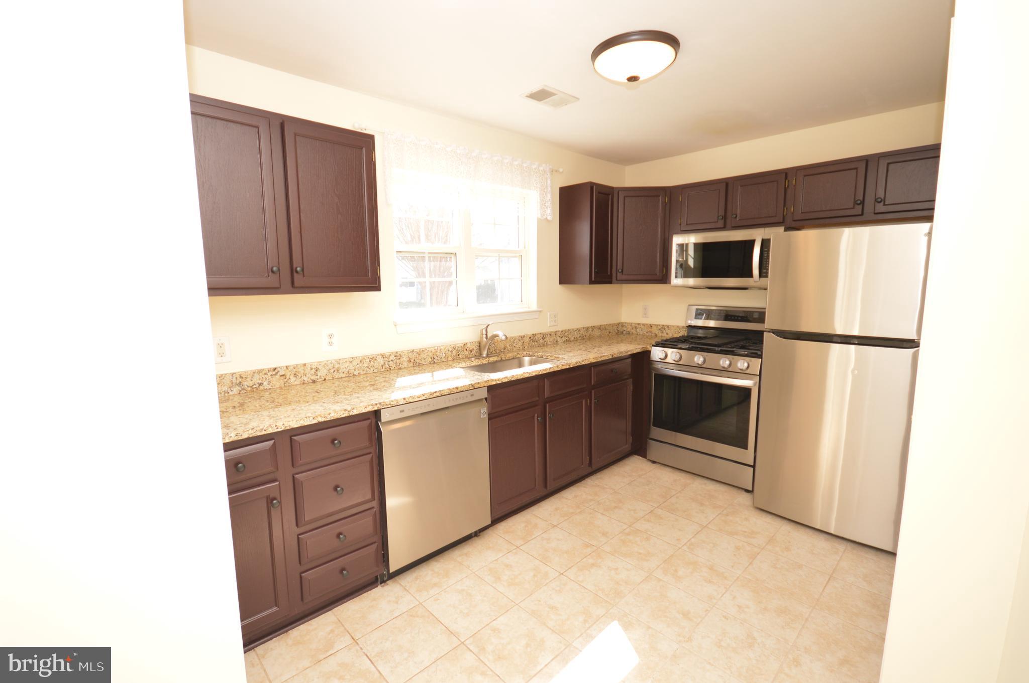 625 Constellation Square Southeast, Unit A Leesburg, VA 20175 - Photo 14 of 38 Kitchen