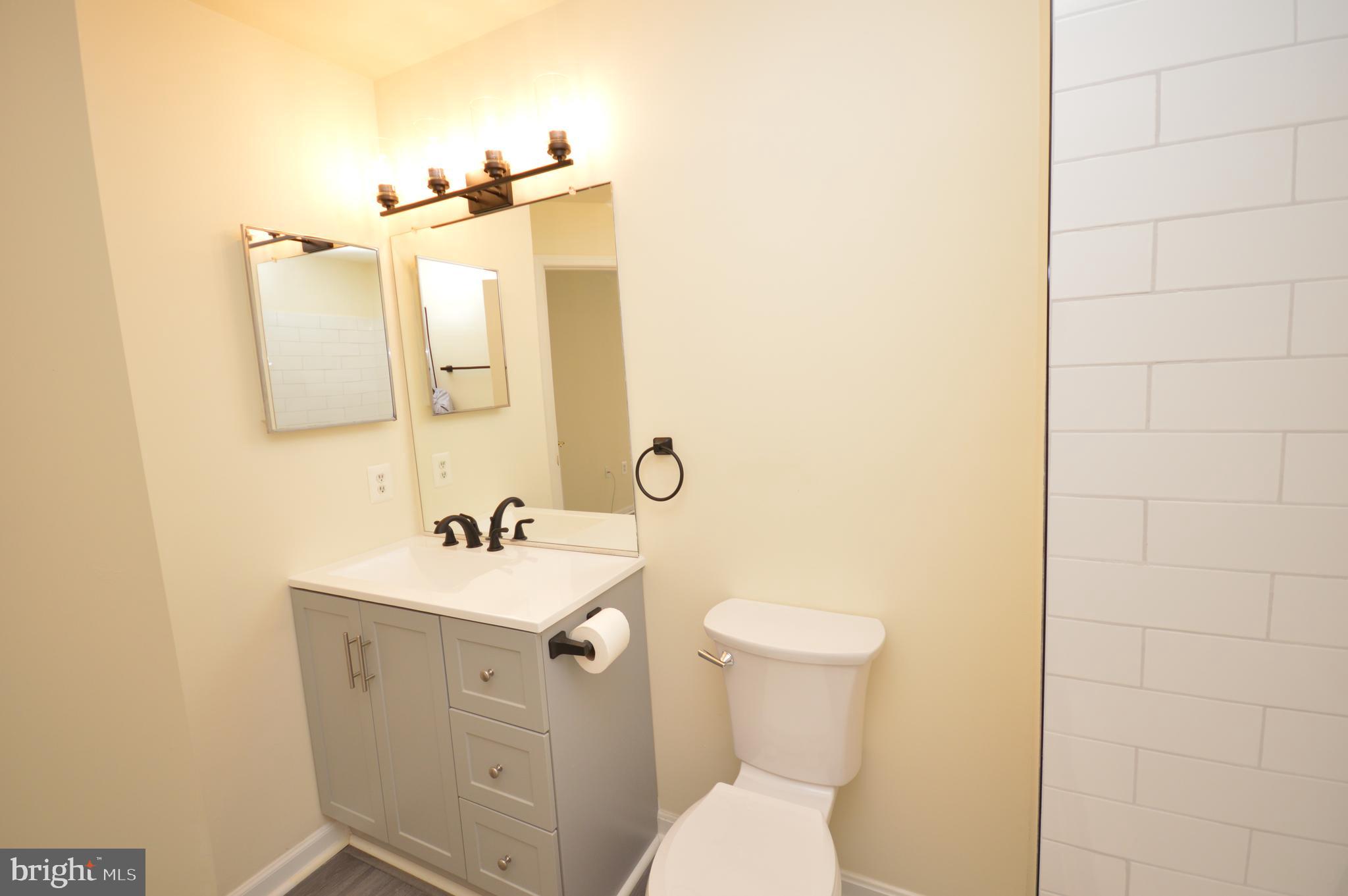625 Constellation Square Southeast, Unit A Leesburg, VA 20175 - Photo 17 of 38 Second Bathroom