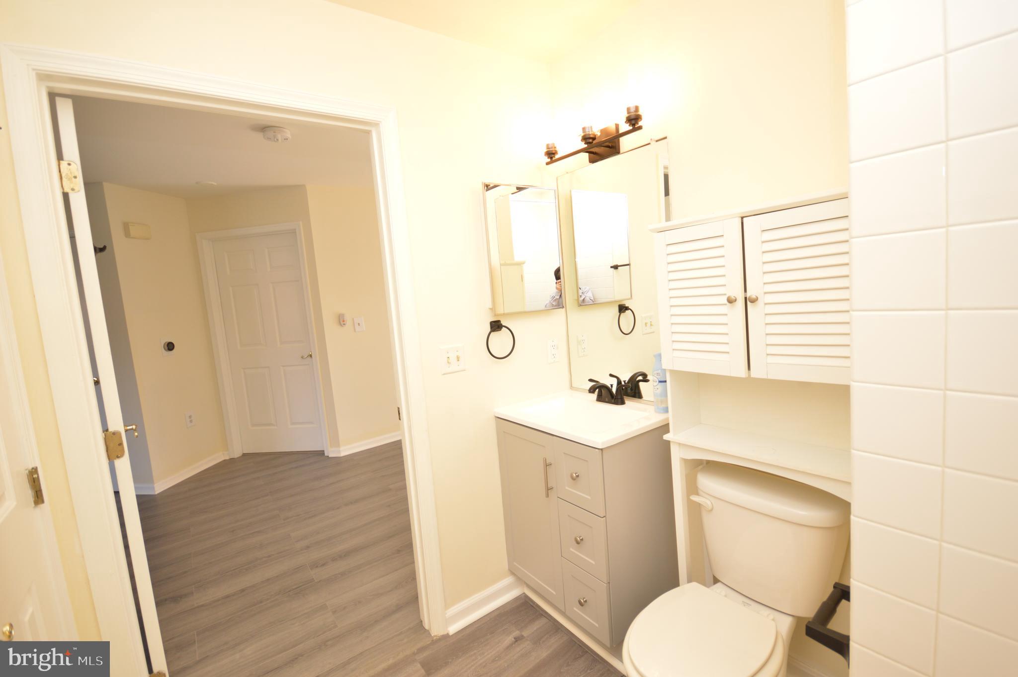 625 Constellation Square Southeast, Unit A Leesburg, VA 20175 - Photo 18 of 38 Second Bathroom