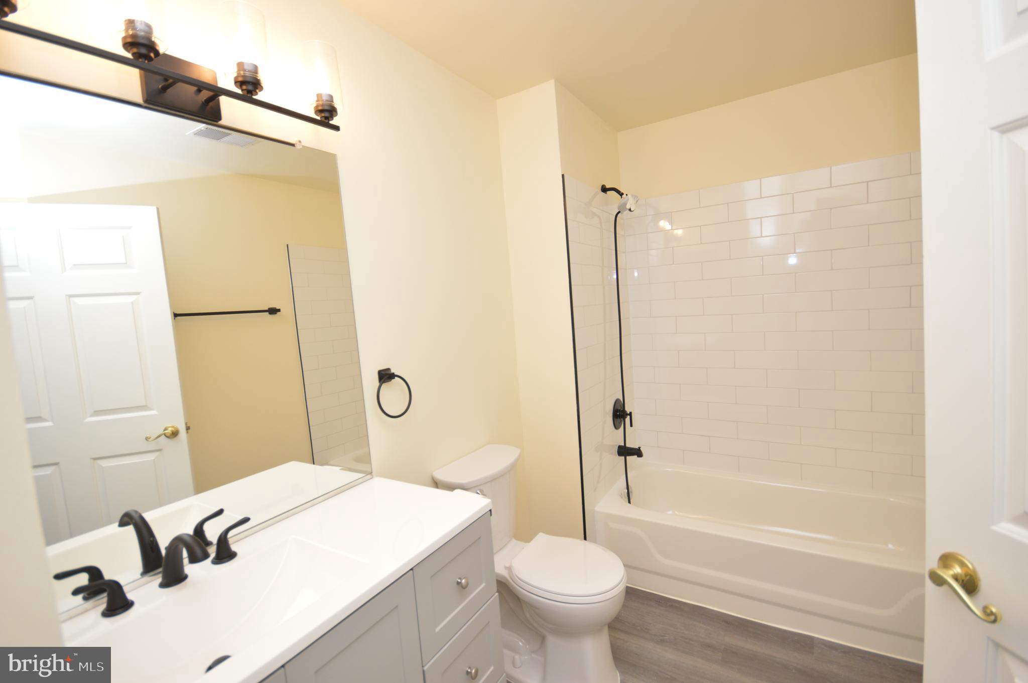 625 Constellation Square Southeast, Unit A Leesburg, VA 20175 - Photo 25 of 38 Primary Bathroom