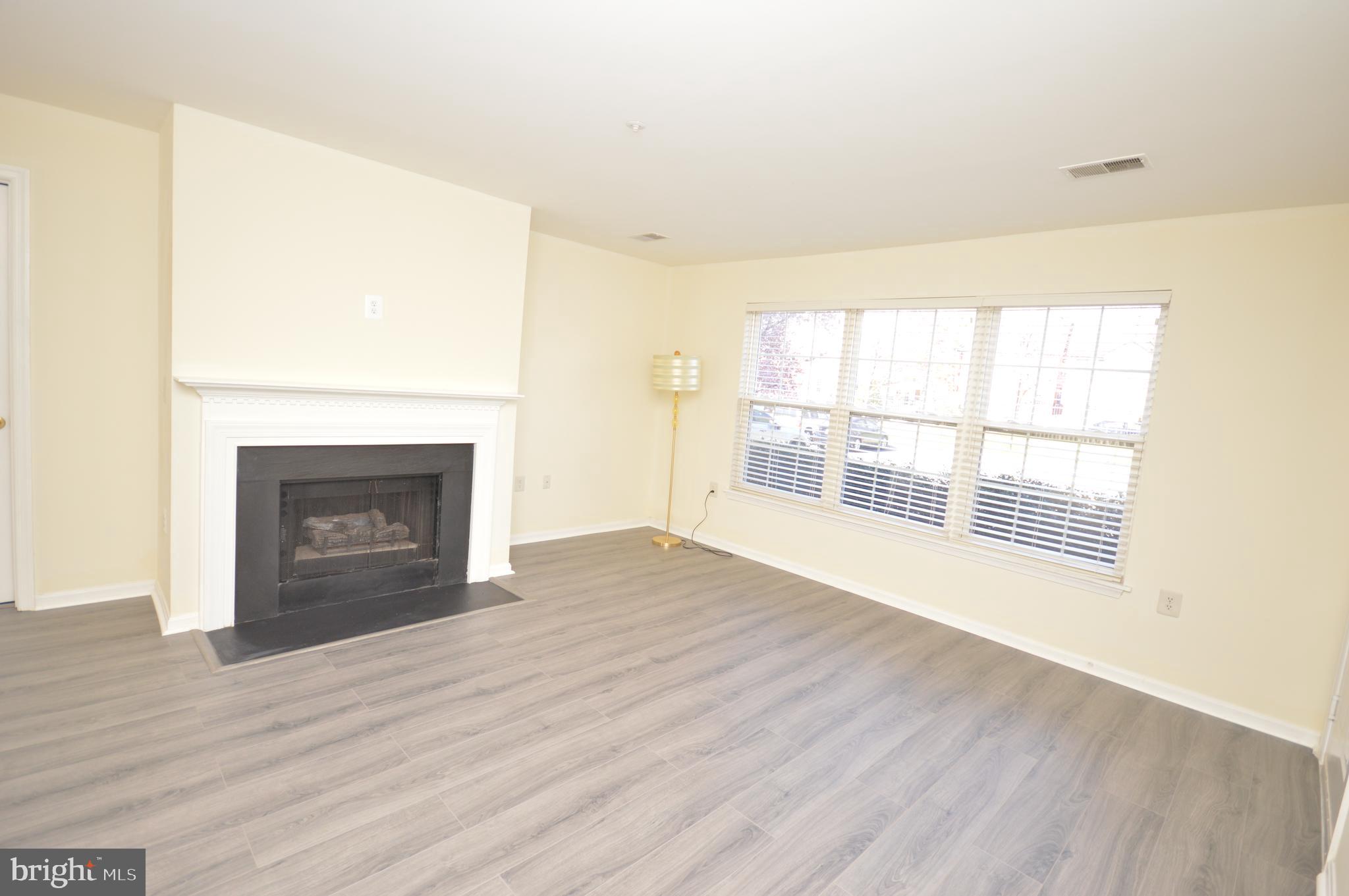 625 Constellation Square Southeast, Unit A Leesburg, VA 20175 - Photo 3 of 38 Living room
