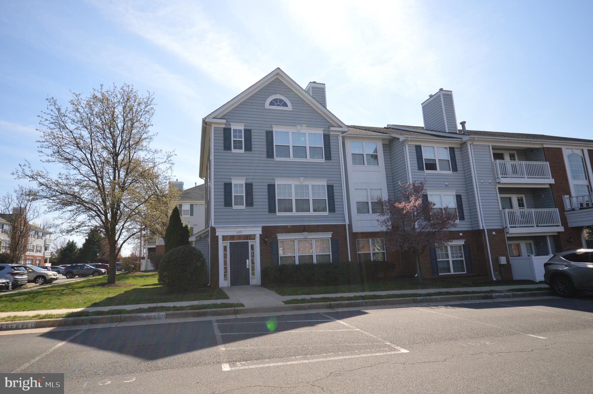 625 Constellation Square Southeast, Unit A Leesburg, VA 20175 - Photo 31 of 38 Front of the Unit