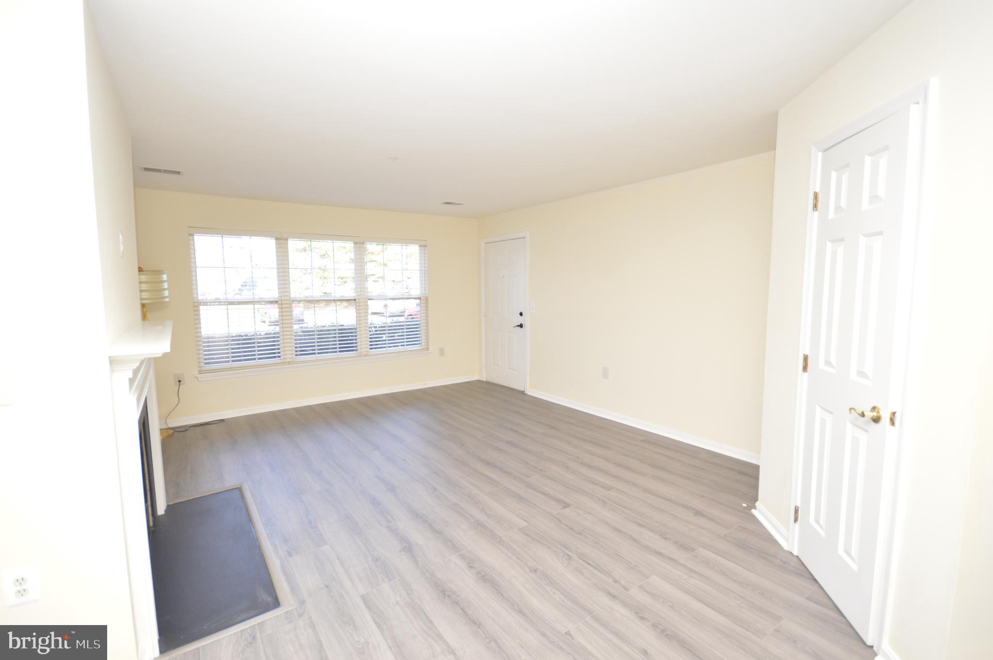 625 Constellation Square Southeast, Unit A Leesburg, VA 20175 - Photo 4 of 38 Living room