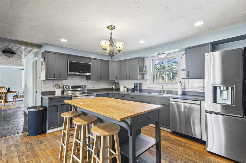 950 Chase Road Lunenburg, MA 01462 - Photo 7 of 32