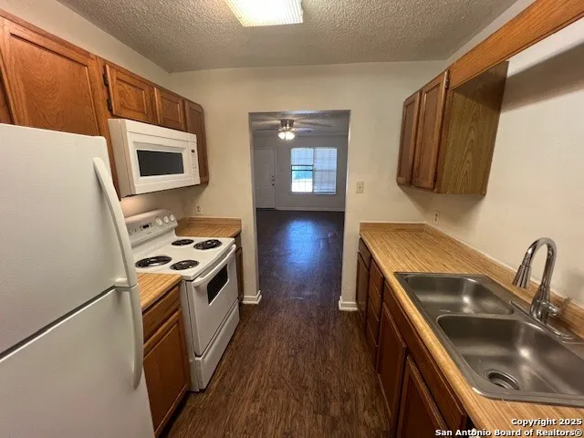 $995 | 202 Ash Drive, Unit 103, Converse, TX 78109