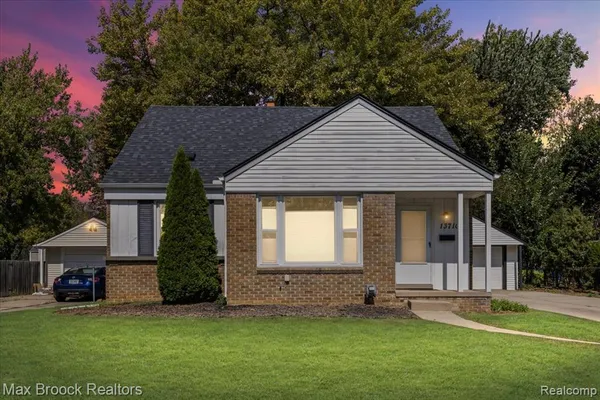 $2,300 | 13710 Balfour Avenue, Oak Park, MI 48237