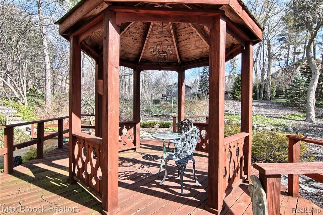 638 Overbrook Road Bloomfield Hills, MI 48302 - Photo 38 of 41 Gazebo.jpg