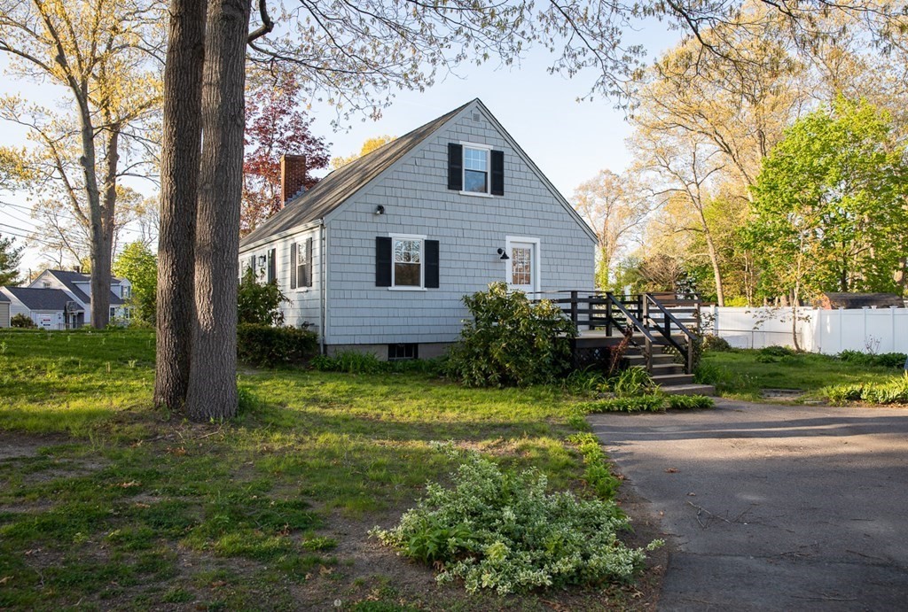 22 Cedar Circle Randolph, MA 02368 - Photo 8 of 21