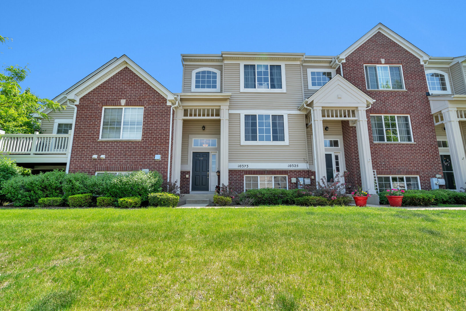 10323 Kerry Ridge Court, Unit 10323 Chicago Ridge, IL 60415 - Photo 1 of 16 a front view of a house with a yard