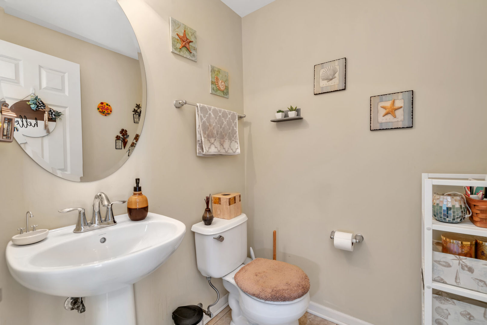10323 Kerry Ridge Court, Unit 10323 Chicago Ridge, IL 60415 - Photo 9 of 16 a bathroom with a sink toilet and a mirror