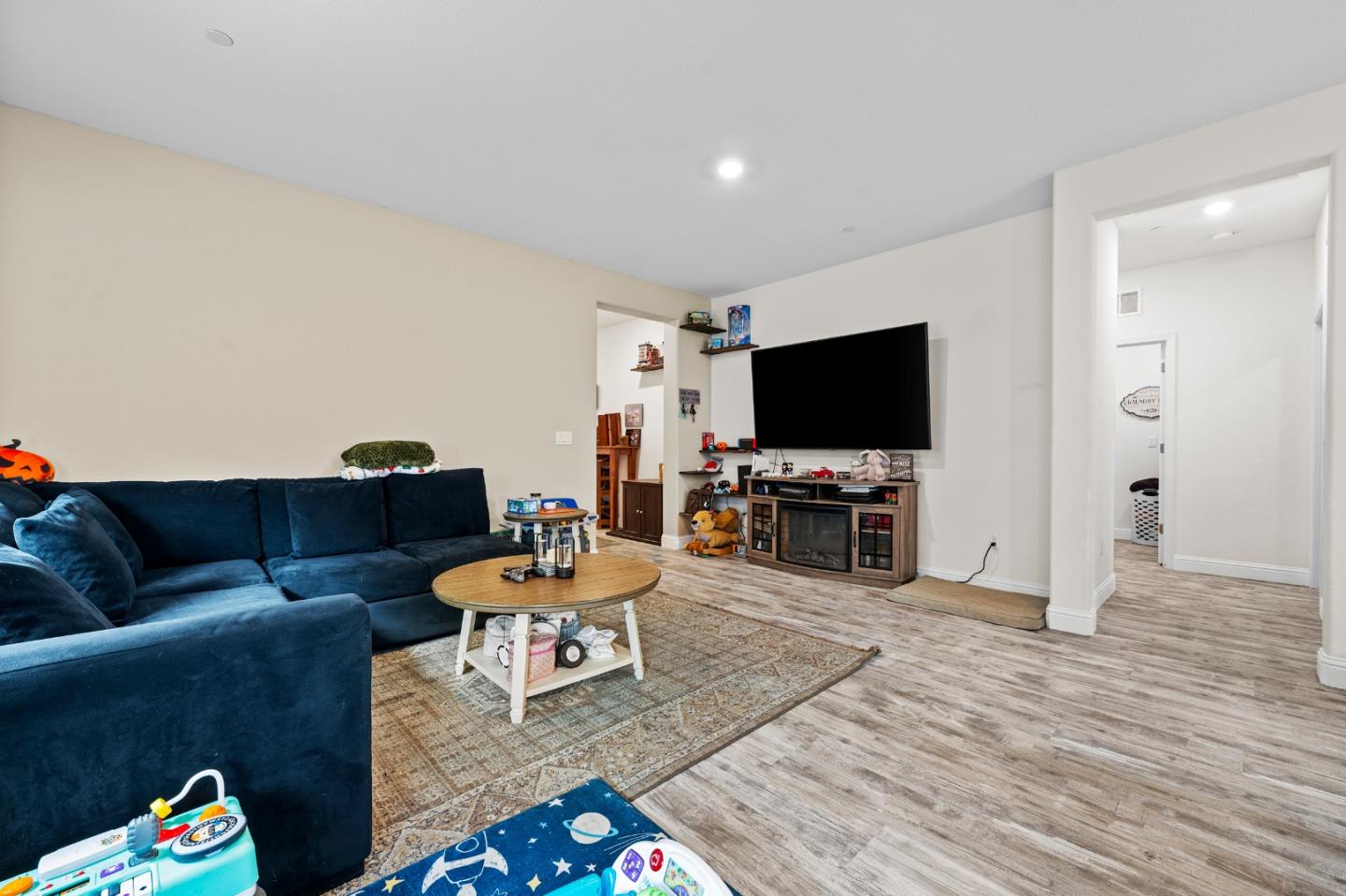 2875 Walker Way Hollister, CA 95023 - Photo 19 of 43