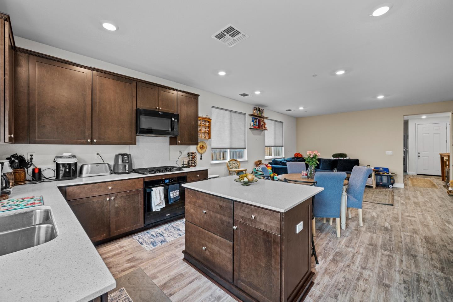 2875 Walker Way Hollister, CA 95023 - Photo 27 of 43