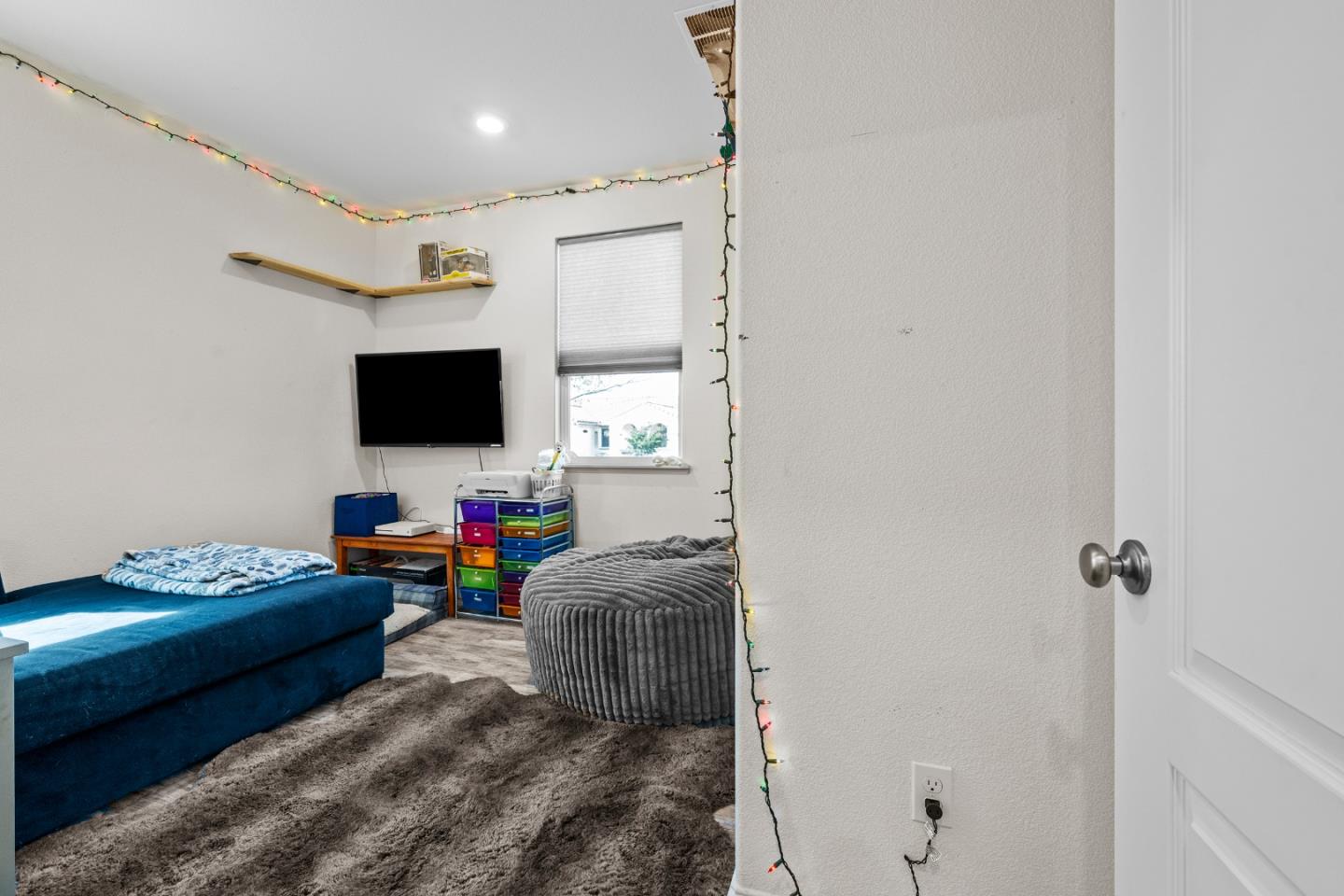 2875 Walker Way Hollister, CA 95023 - Photo 8 of 43