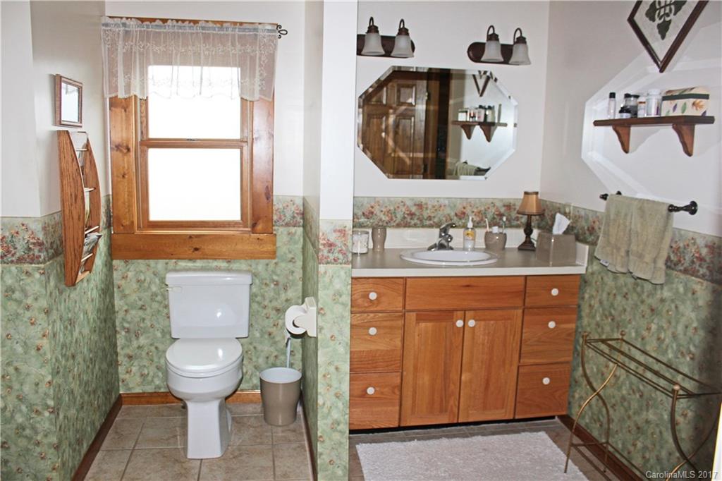 40 Yarrow Road, Unit 10 Waynesville, NC 28785 - Photo 18 of 24