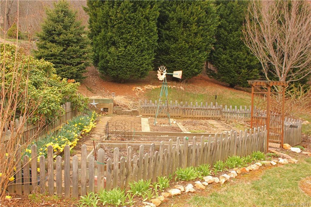 40 Yarrow Road, Unit 10 Waynesville, NC 28785 - Photo 23 of 24