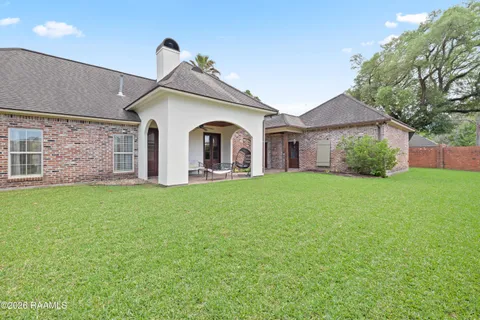 $340,000 | 11 Oakthorn Court, Youngsville, LA 70592