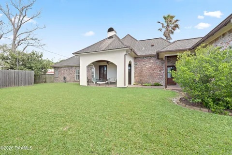 $340,000 | 11 Oakthorn Court, Youngsville, LA 70592