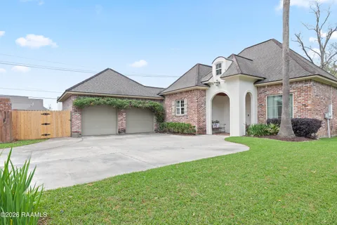 $340,000 | 11 Oakthorn Court, Youngsville, LA 70592