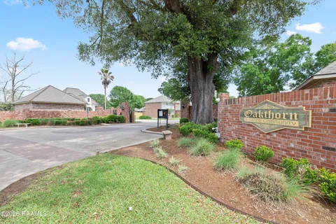 $340,000 | 11 Oakthorn Court, Youngsville, LA 70592