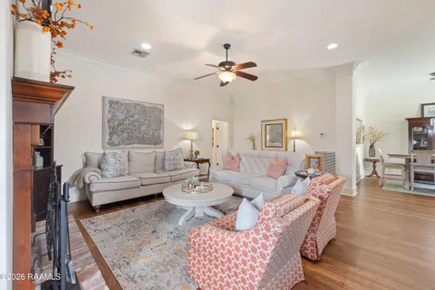 $340,000 | 11 Oakthorn Court, Youngsville, LA 70592