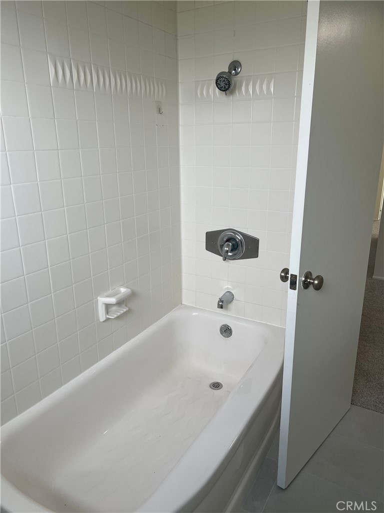 8721 Squires Circle Huntington Beach, CA 92646 - Photo 22 of 43 a bathroom with a bathtub