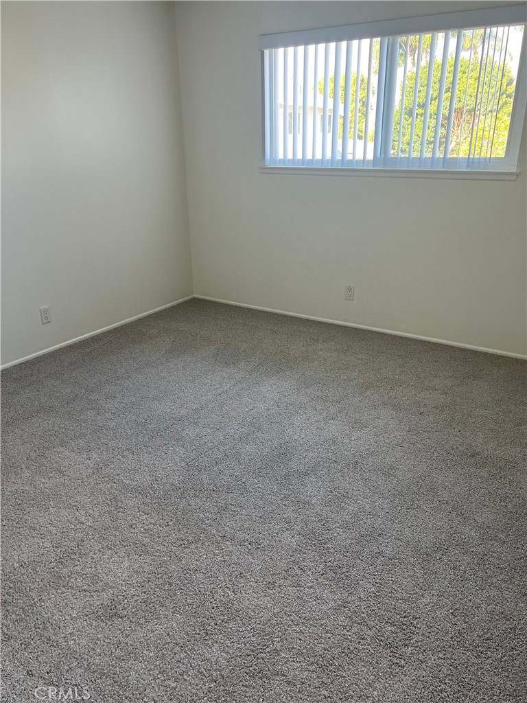 8721 Squires Circle Huntington Beach, CA 92646 - Photo 26 of 43 an empty room with a window