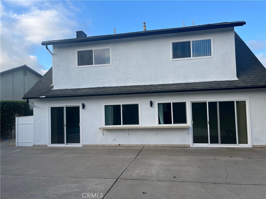 8721 Squires Circle Huntington Beach, CA 92646 - Photo 39 of 43 a front view of a house with large windows