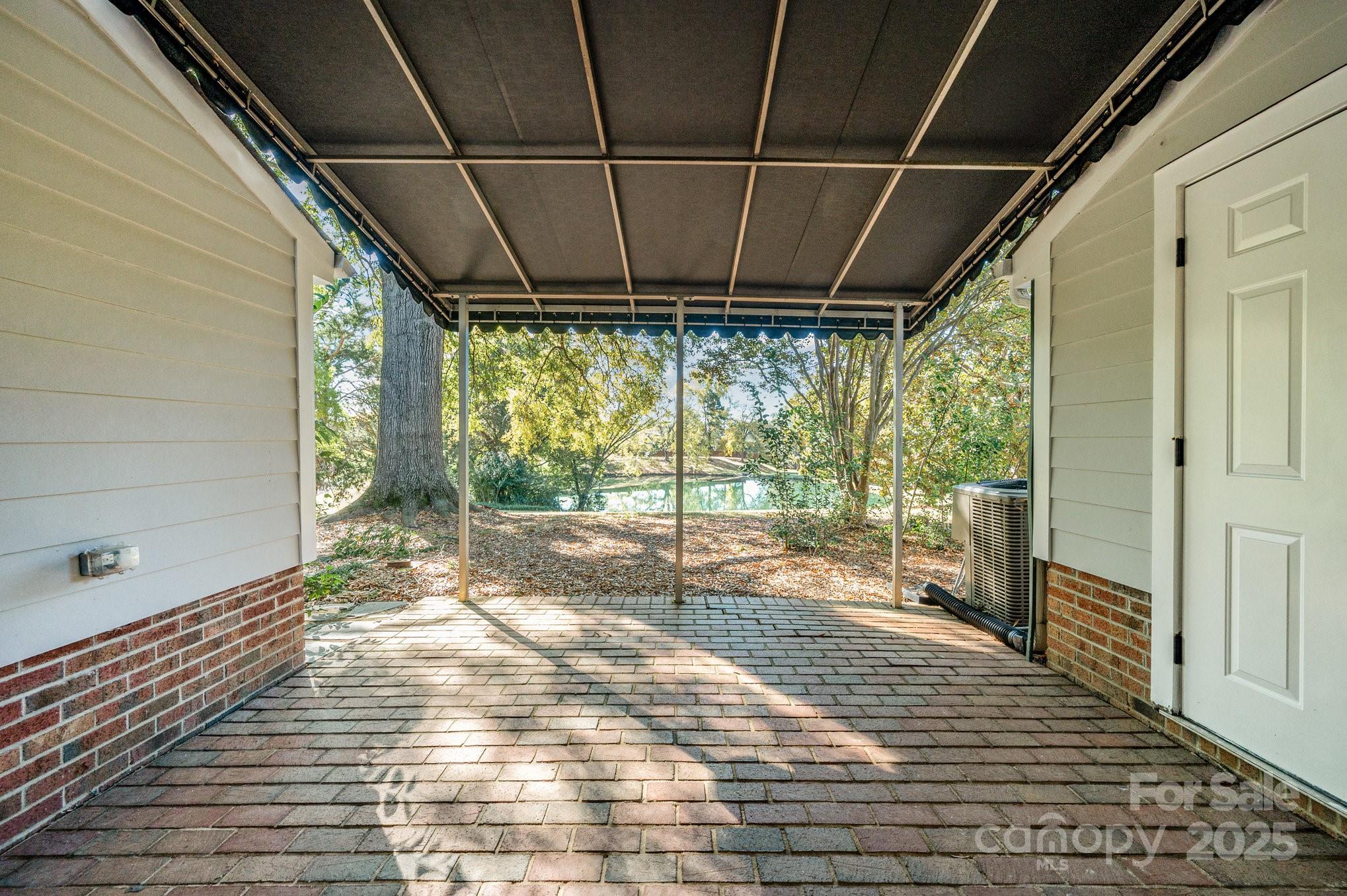 7047 Quail Hill Road Charlotte, NC 28210 - Photo 25 of 29 a room with window